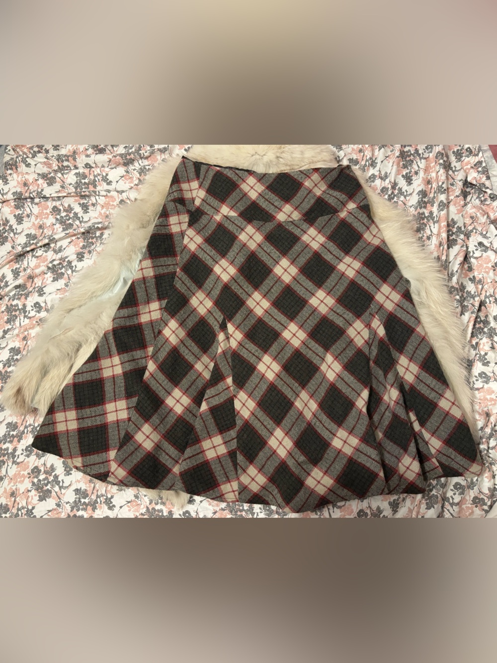 Vintage Fall Plaid Circle Skirt in Gray, Cream & Red Waist 29 Inch